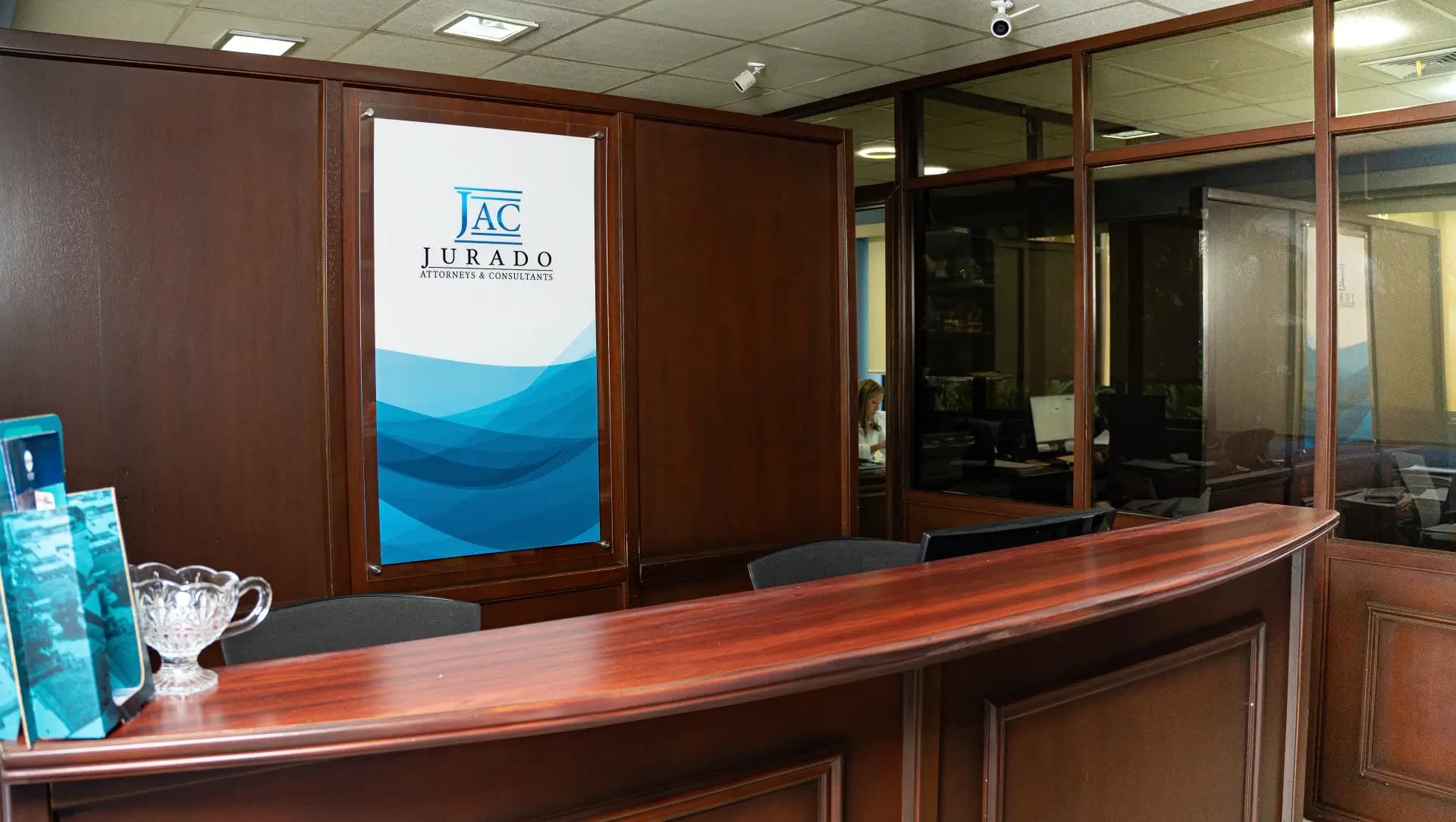 Recepción de las oficinas de Jurado Attorneys & Consultants
